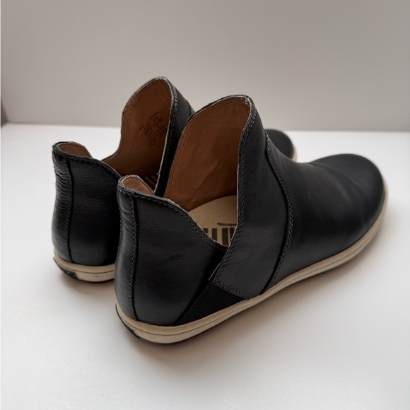 Taos Women's Unity Casual Mid Top booties - Picture 2 of 11